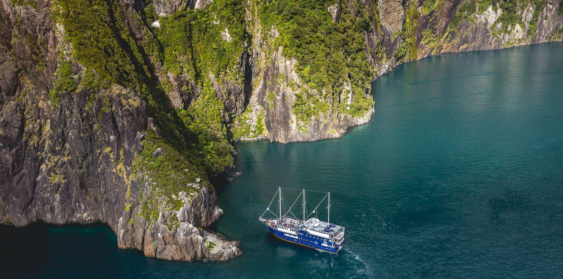 Signature Rail, Cruise & Coach